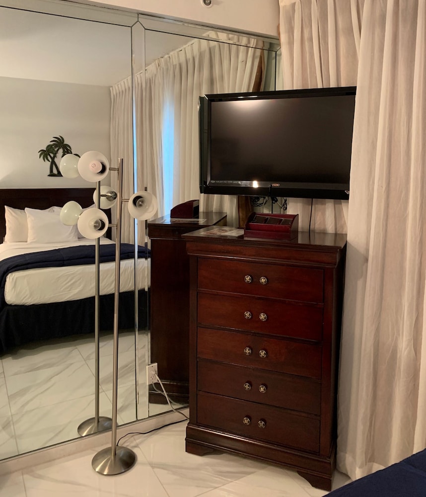 Ocean Front Casablanca Studios with FULL KITCHENS & Beach access By BL Rentals 35/50