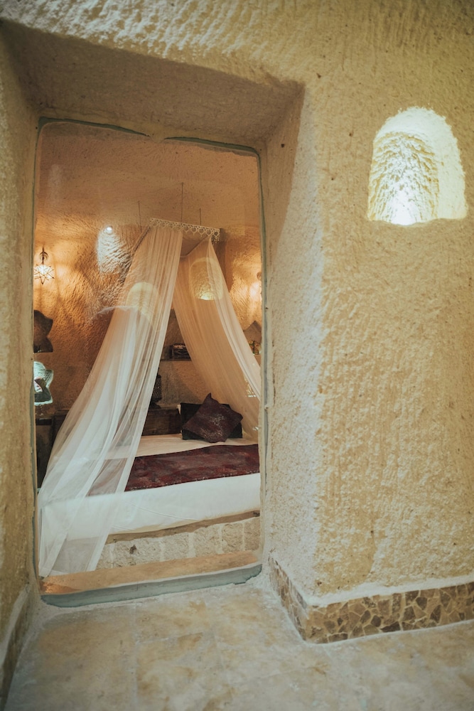 Hu of Cappadocia 28/50