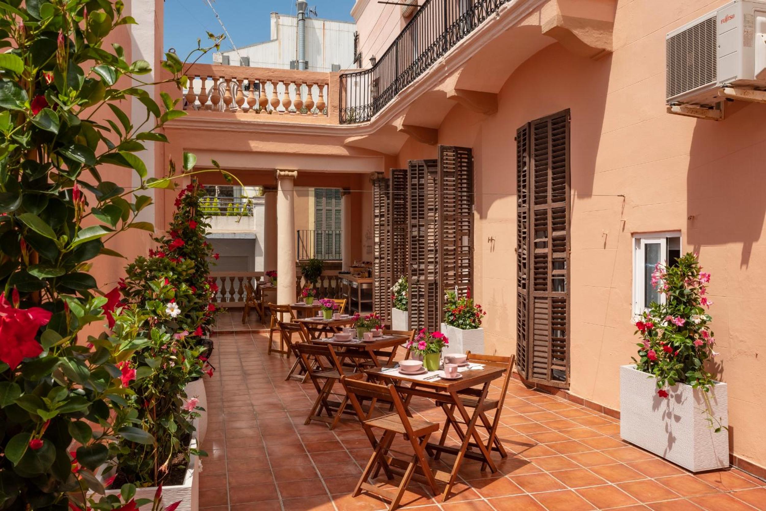Antonios Hostal 21/25