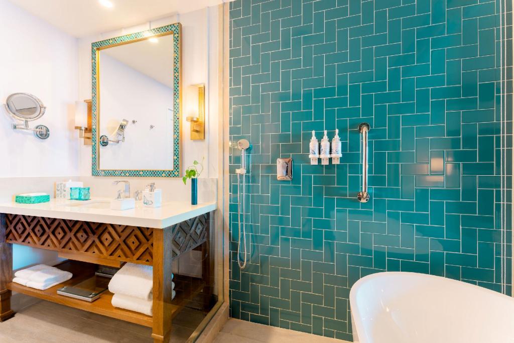 SUITE, OCEAN FRONT, PRIVATE INFINITY POOL