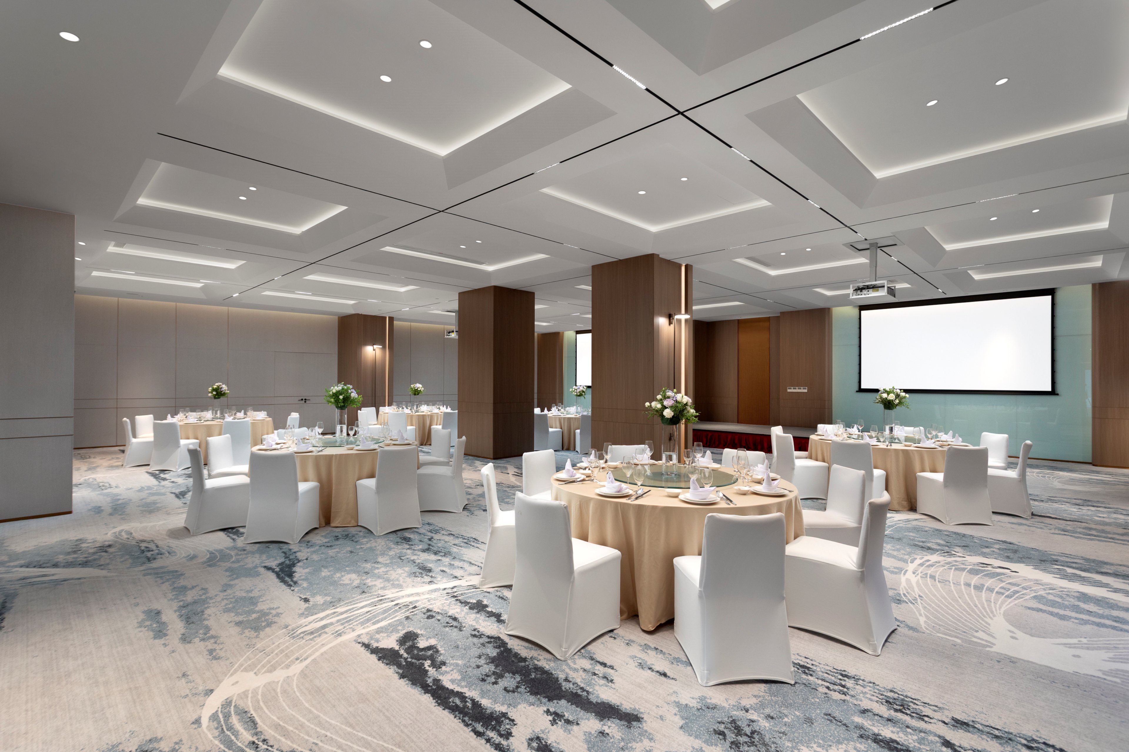 Holiday Inn Shanghai Jing'an by IHG 43/57
