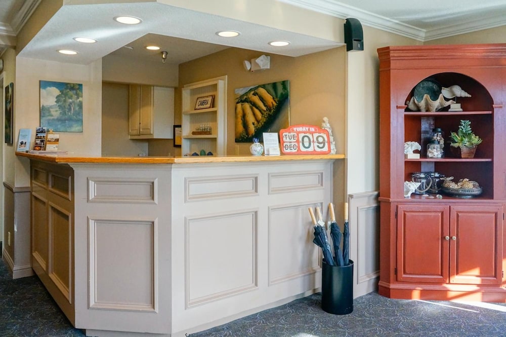 Sand Pebbles Inn 10/34