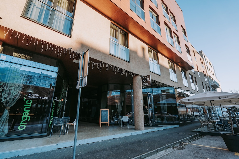 Slisko Hotel 61/66
