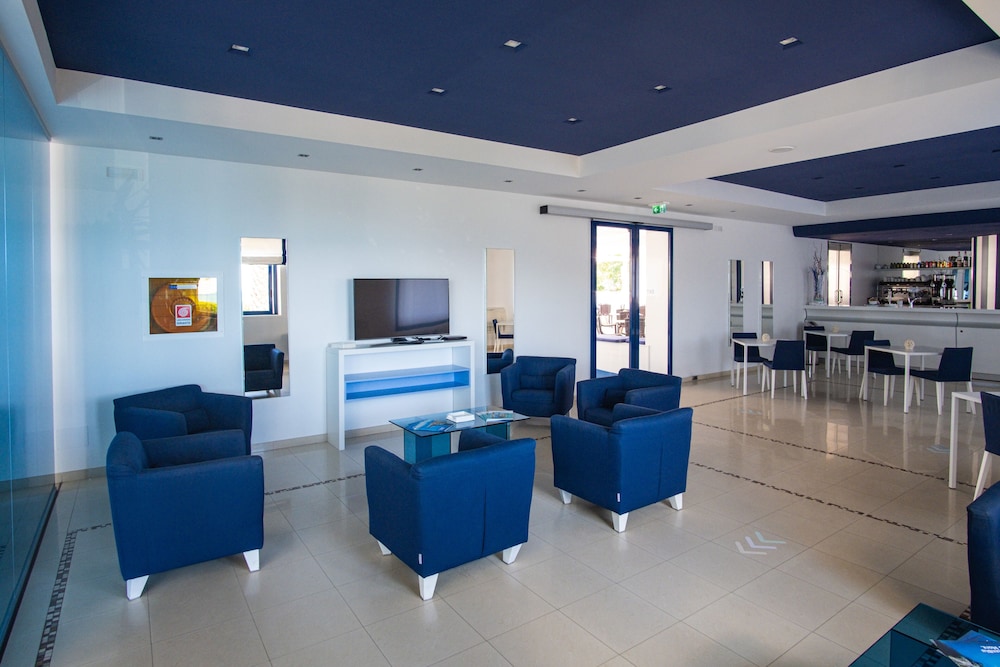 Tichos Greenblu Hotel 36/63