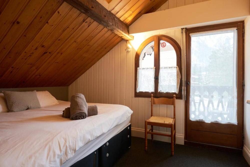 Vert Lodge Chamonix 7/32