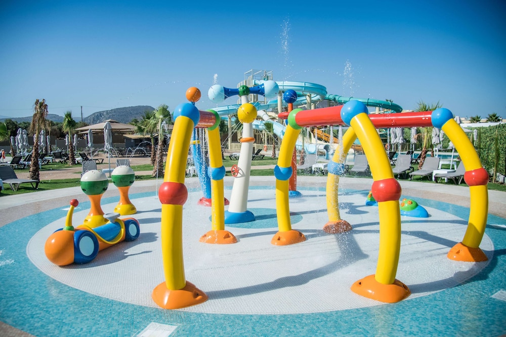 Senseana Sea Side Resort and Aquadventure 72/76