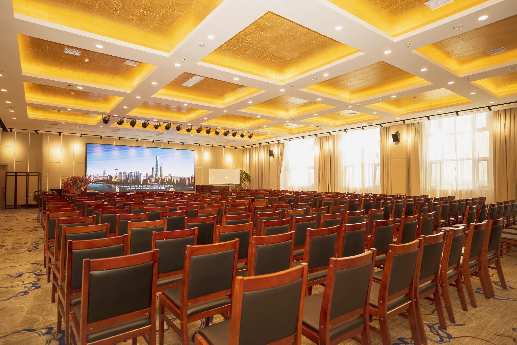 GreenTree Eastern Xiangyang Zhongyuan West Road Hotel 18/23