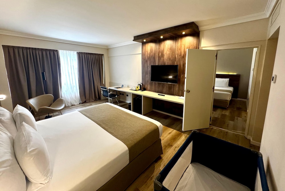 Suite, Queen and Twin Beds