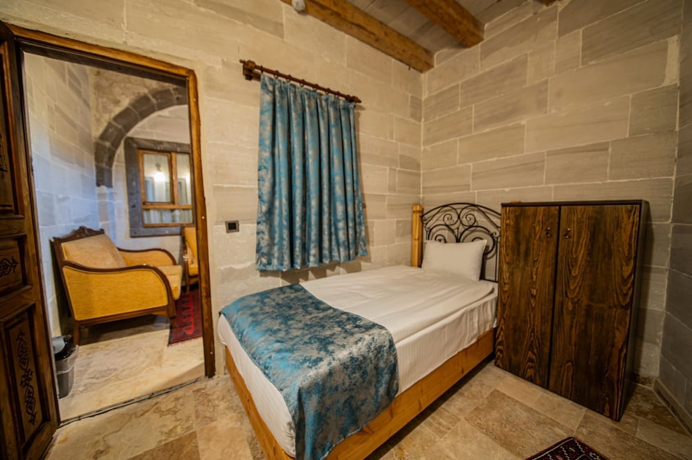 Chelebi Cave House 13/98