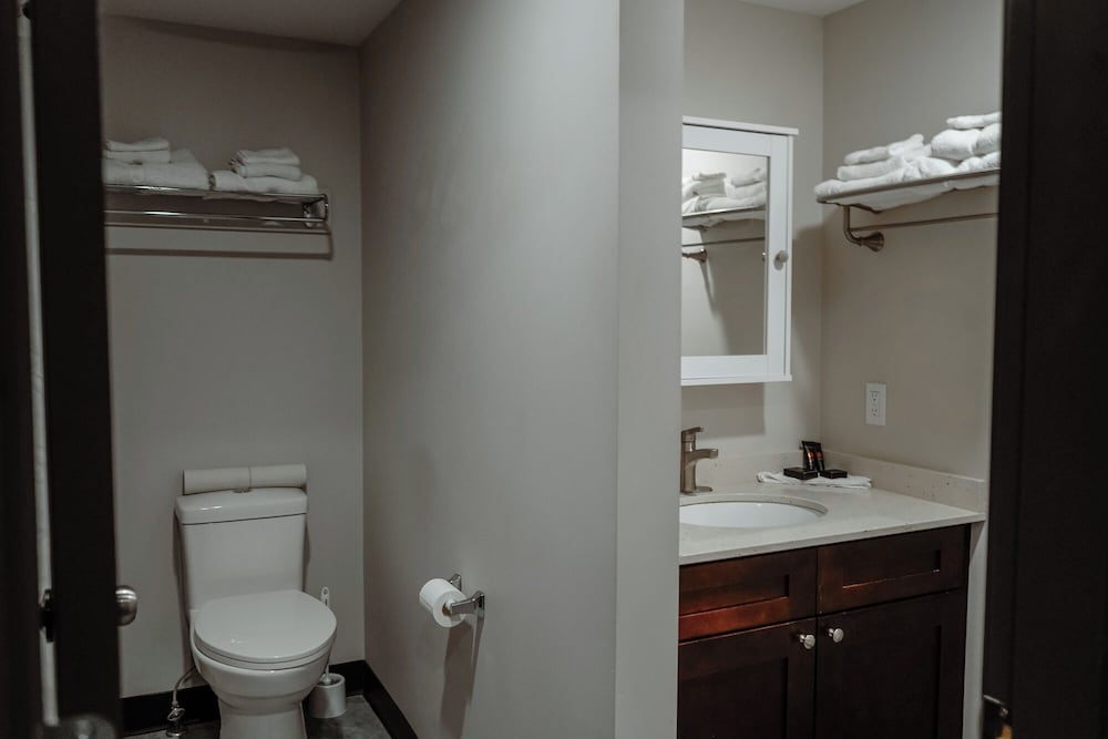 Homestead Inn & Suites 38/44