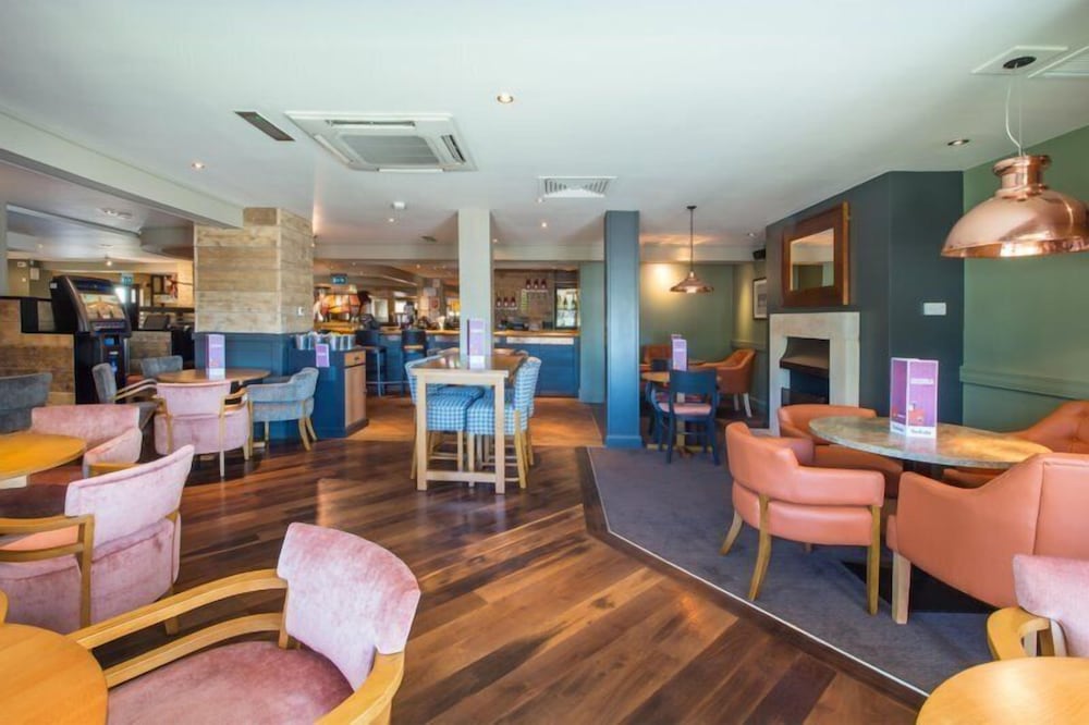 Premier Inn Llanelli Central East Hotel 43/50