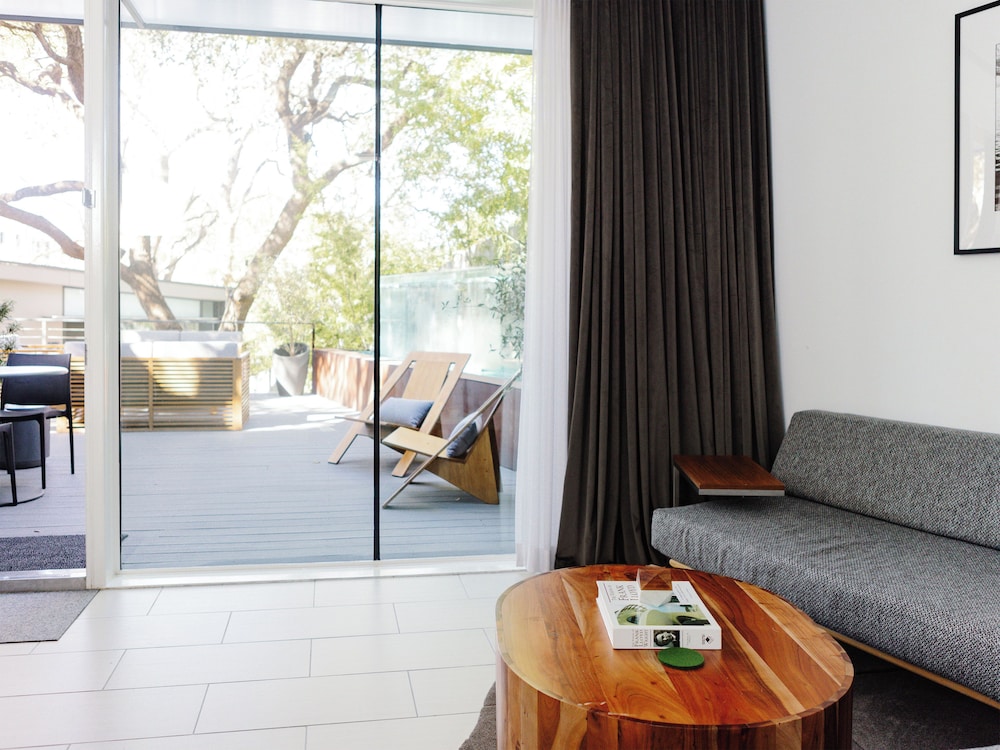 Frame Hotel - Treehouse (formerly Kimber Modern) 32/46