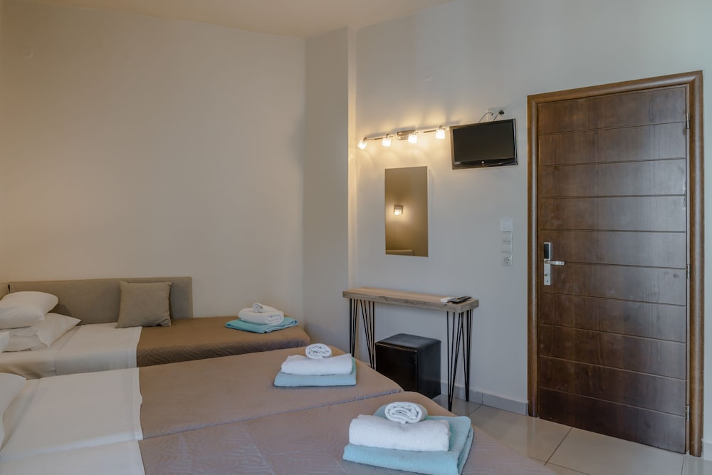 Standard, Triple, Twin Beds, Inland View, Sofa