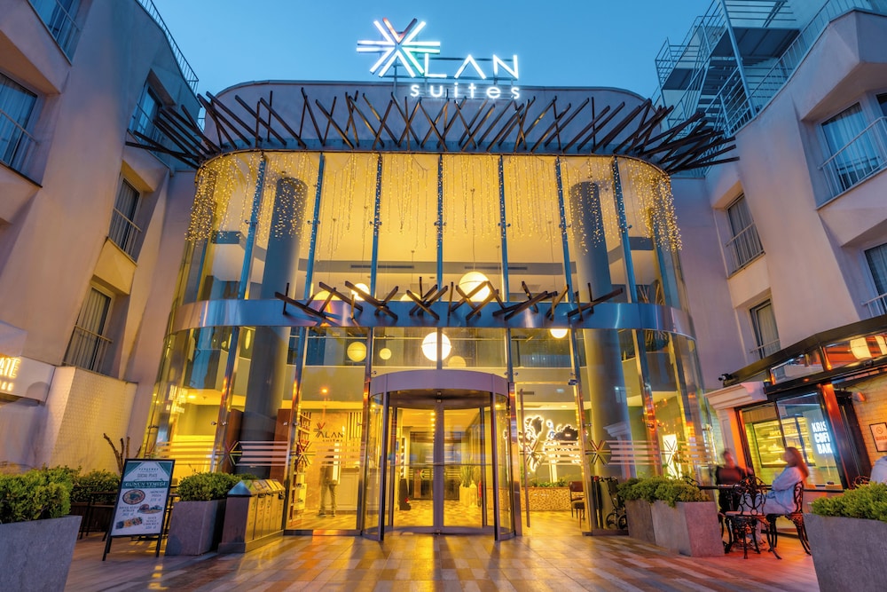 Alan Suites 4/50