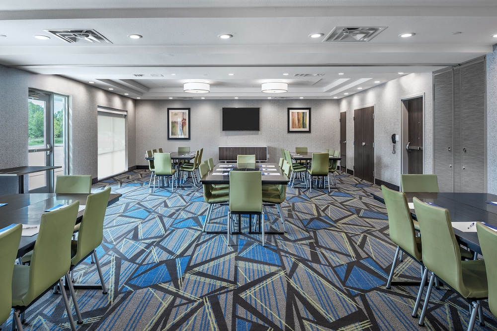 Holiday Inn Express & Suites Bryan 51/69