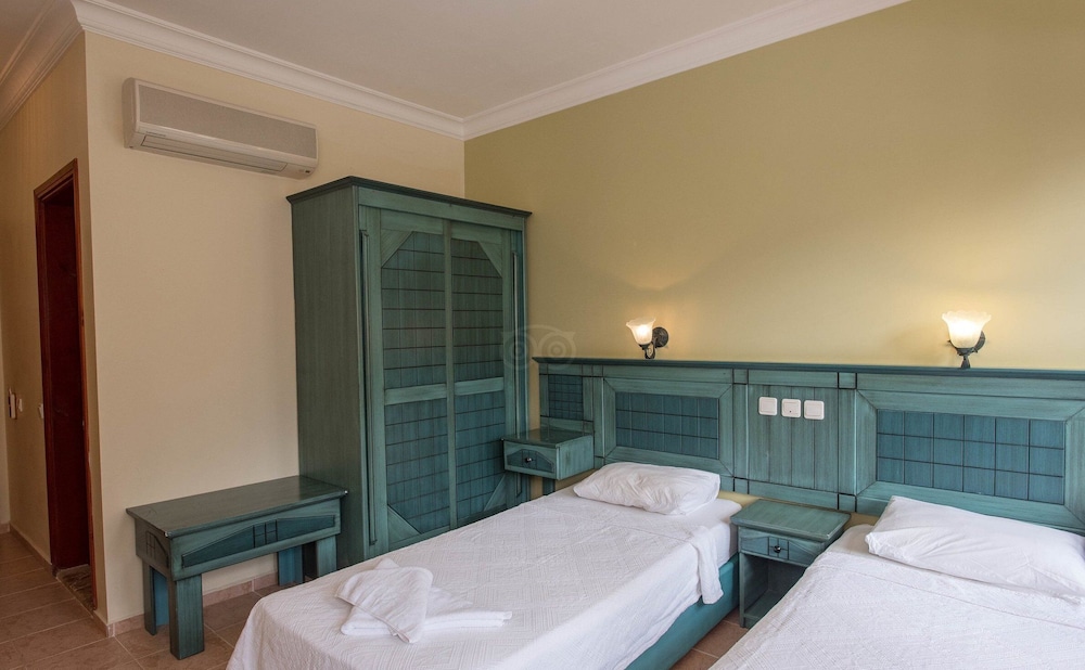 Celay Hotel 8/38
