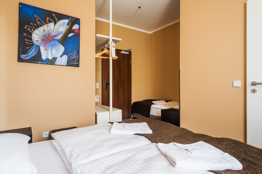 Apple City Hotel 7/33