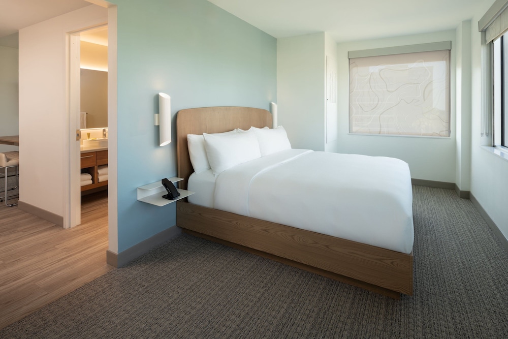 Element Melbourne Oceanfront 21/57