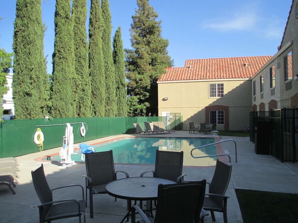 Best Western Brentwood Inn 4/31