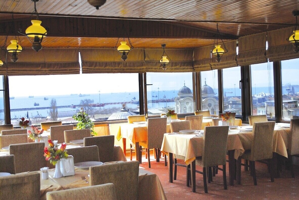 Grand Liza Hotel 36/49