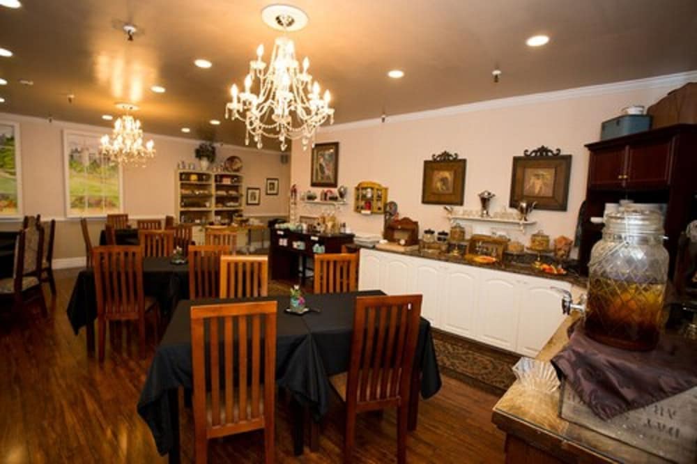 Hearthstone Inn Halifax Dartmouth 30/50