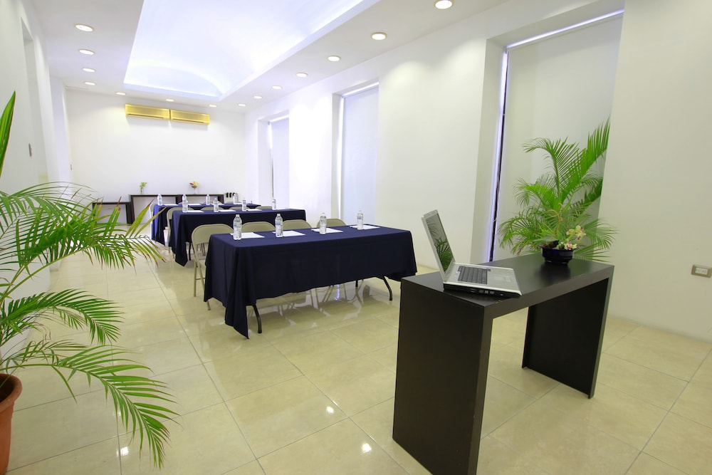 Hotel Embajadores by Kavia 29/46