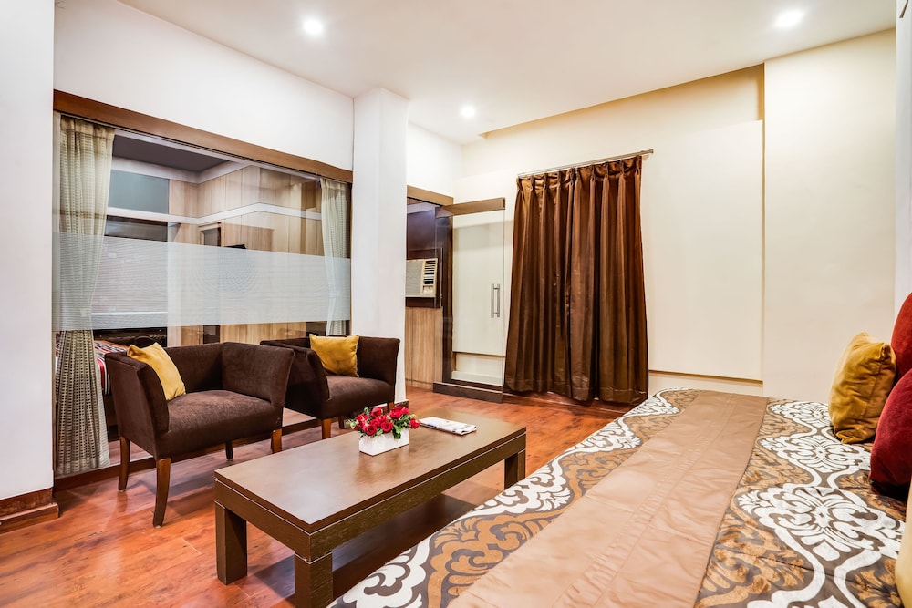 HOTEL EMBASSY 20/26