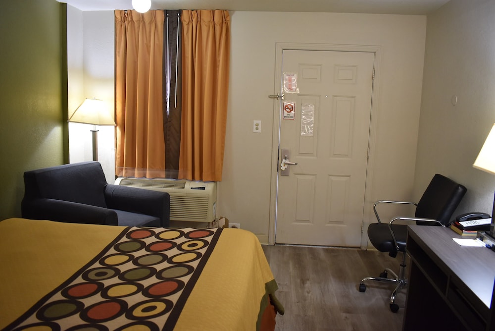 Super 8 by Wyndham Fredericksburg 28/51
