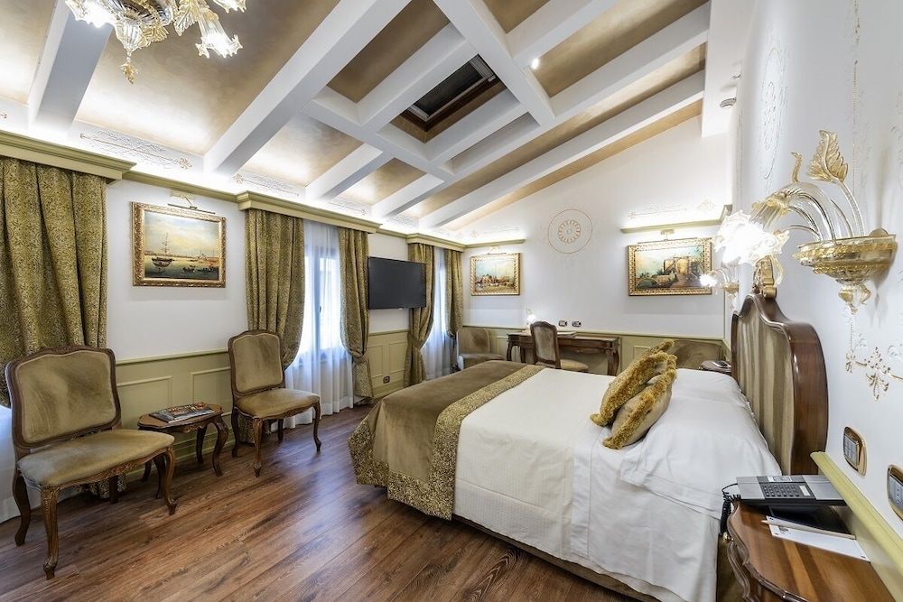 Hotel Monaco & Grand Canal 12/50