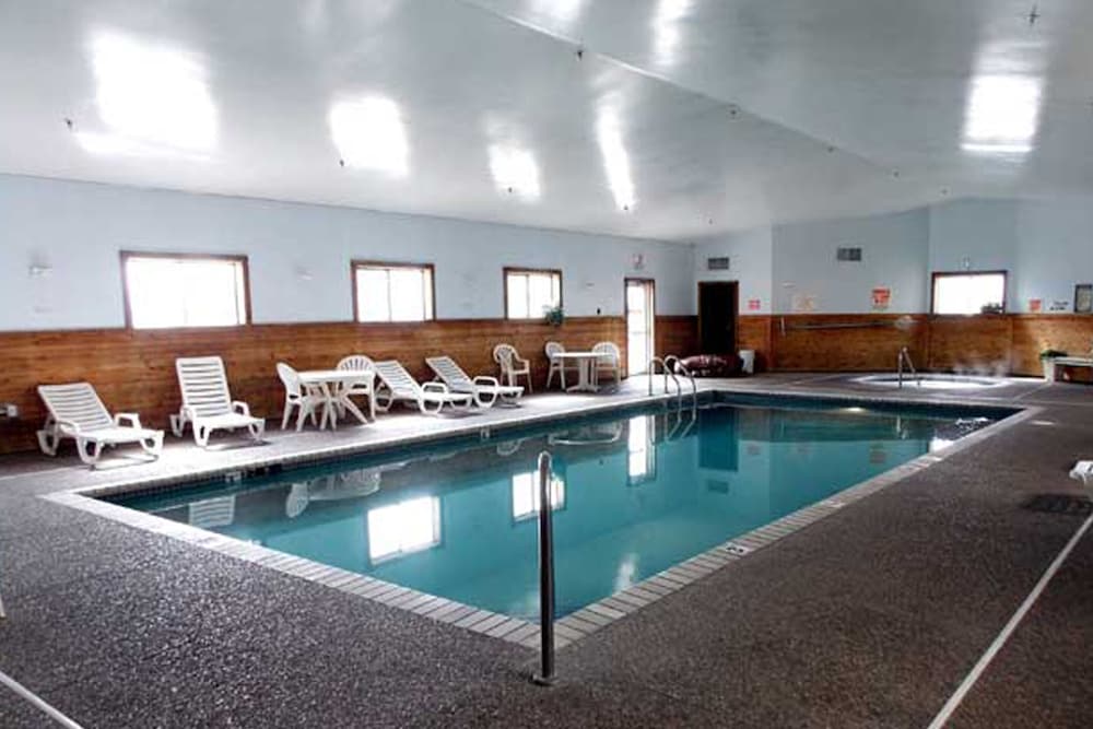 Norwood Inn Suites Roseville 2/30