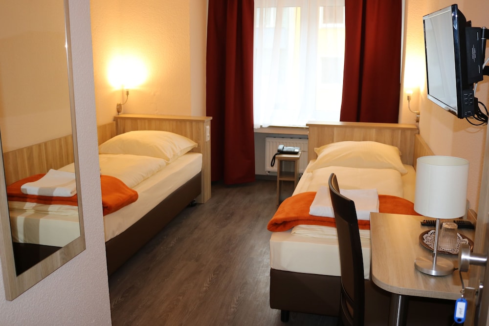 Hotel Paris 37/44