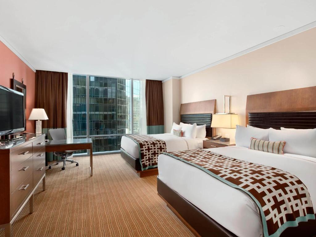 FAIRMONT, RIVER, 2 QUEEN BEDS, BALLPARK VIEW