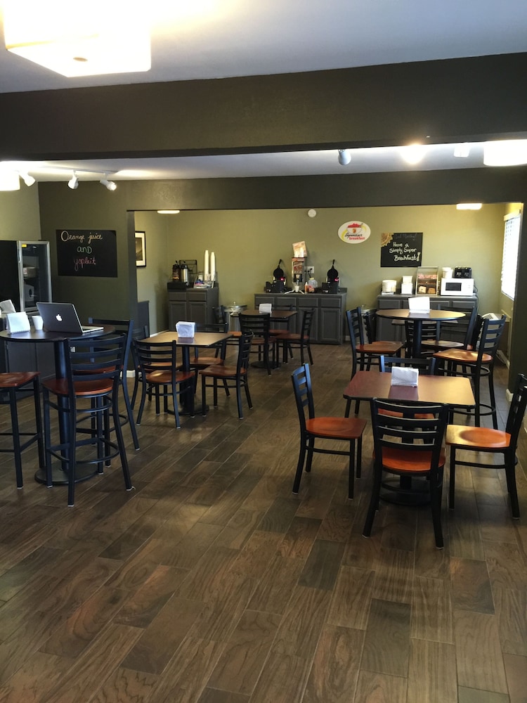 Red Lion Inn & Suites Junction City 25/29