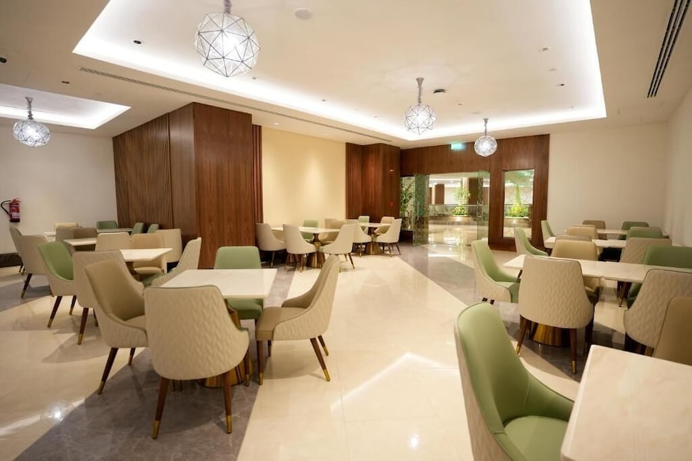 فندق بننسولا وورث(Peninsula Worth Hotel) 39/41