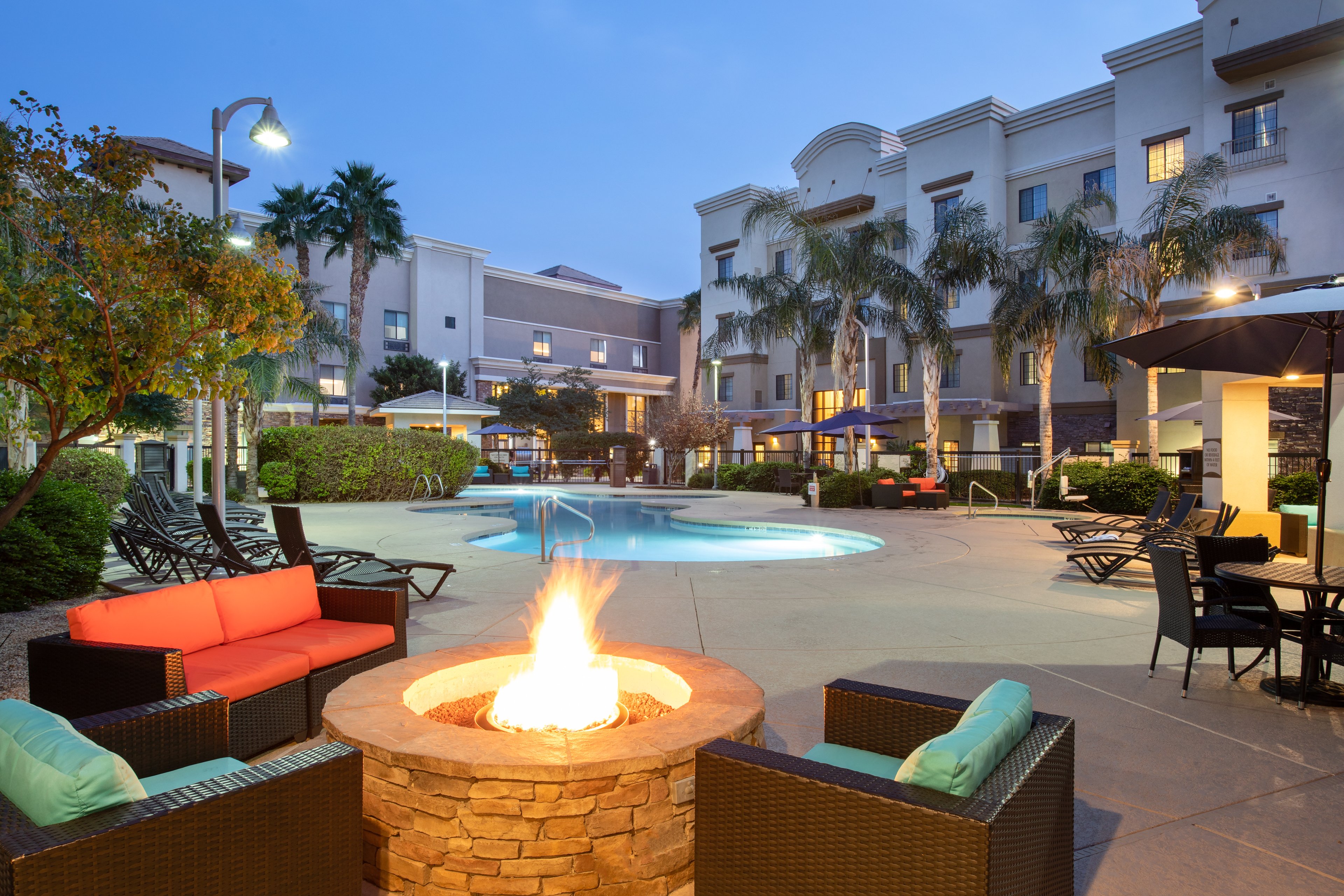 Holiday Inn Express & Suites Phoenix - Glendale Sports Dist 62/63