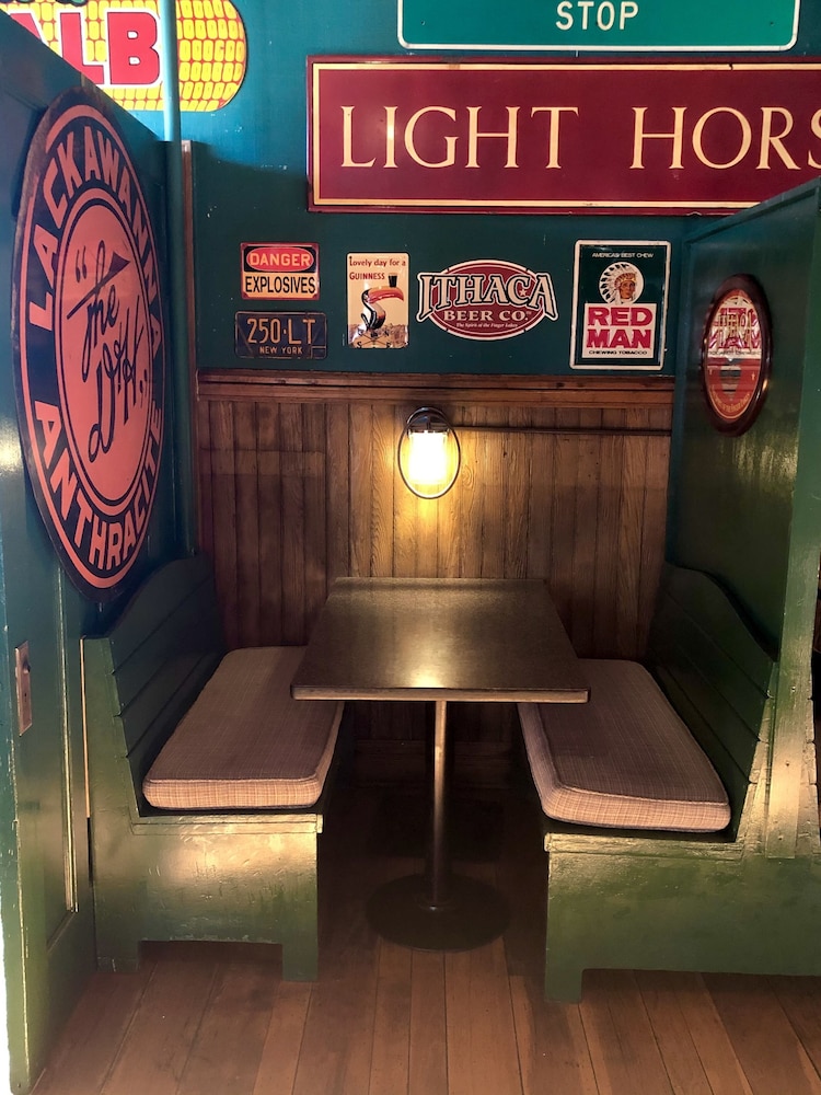 Rogues Harbor Inn 32/50
