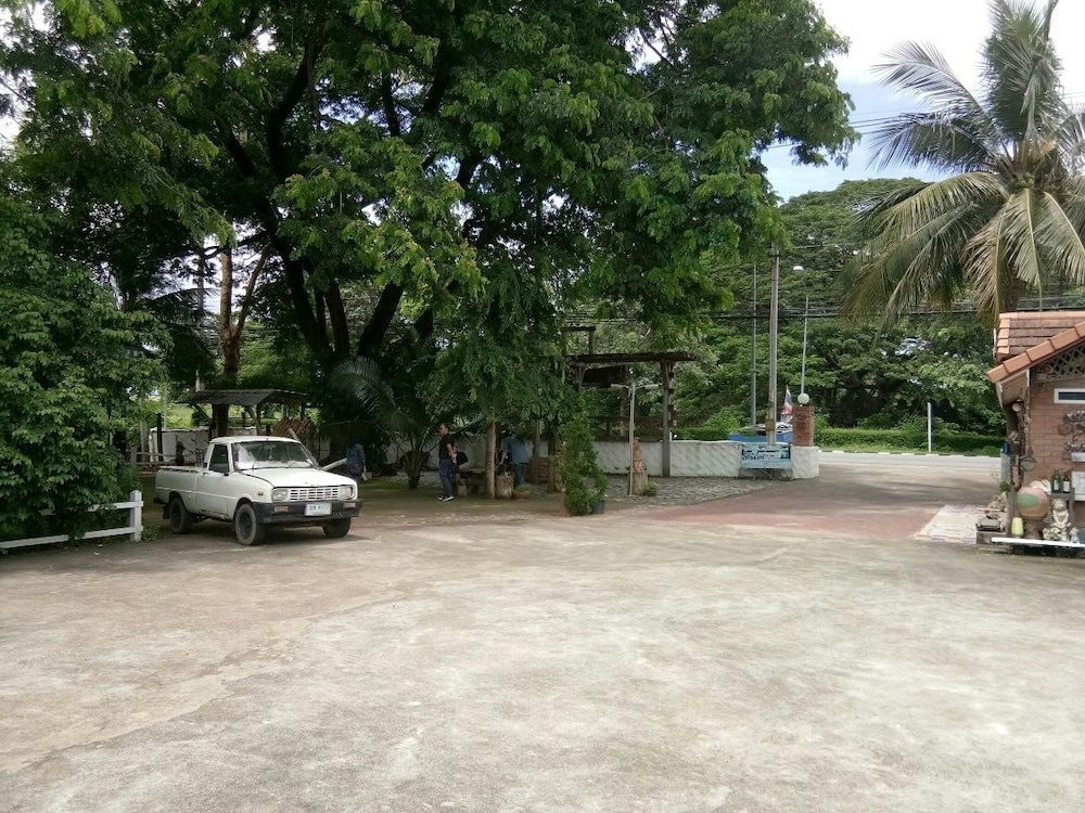 Scenic Riverside Resort 36/50