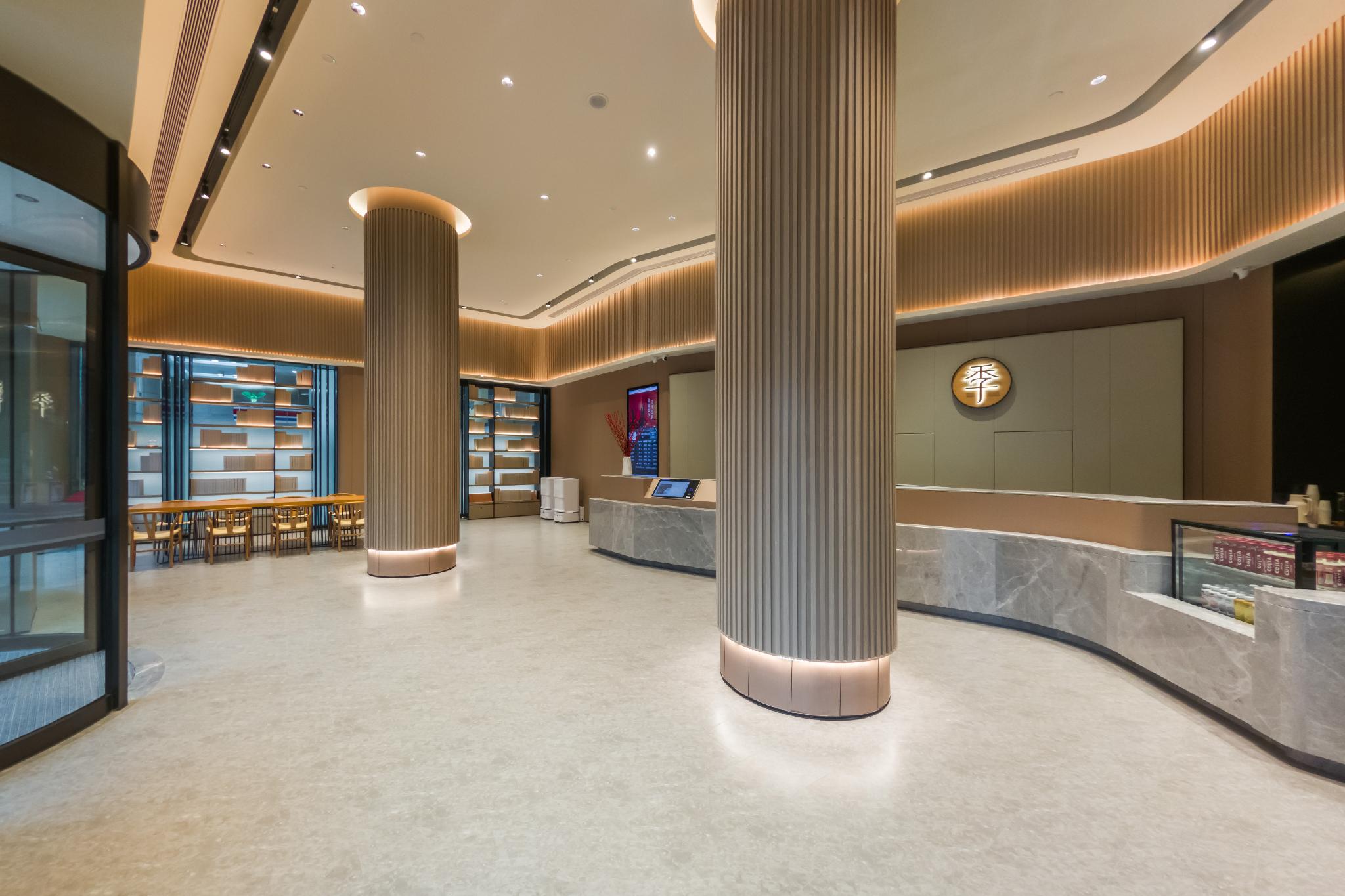 Vienna Hotel (Chongqing Yuanjiagang Metro Station) 13/58