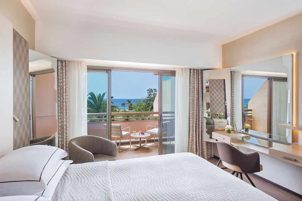 STUDIO, BEACH SIDE, HIGH FLOOR