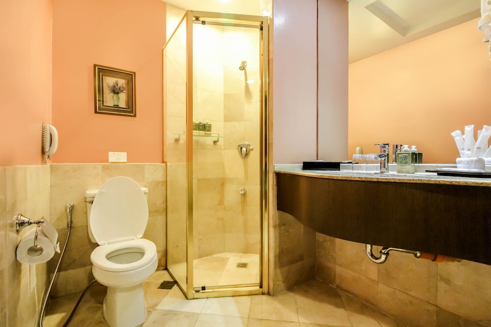 جناح تنفيذي بسرير كينج بغرفة نوم واحدة، Makati Palace Hotel 3/3