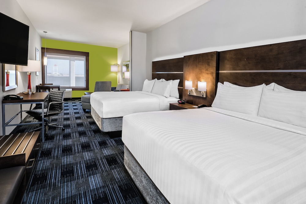 suite, 2 queen beds, accessible