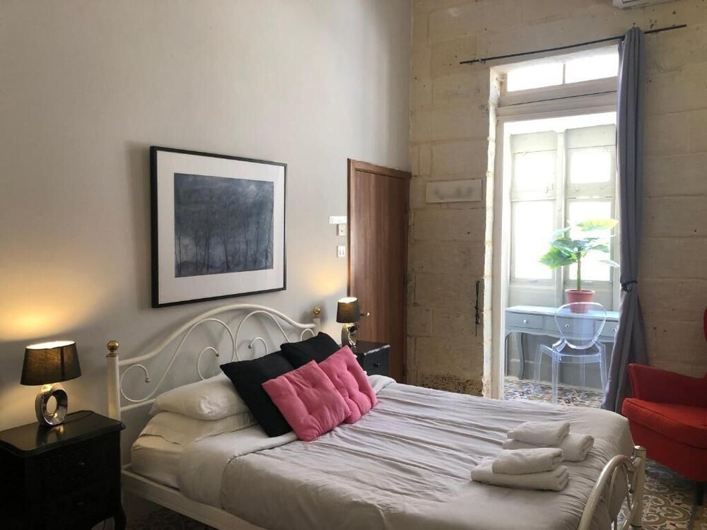 Lee's House Bed & Breakfast Sliema 8/50
