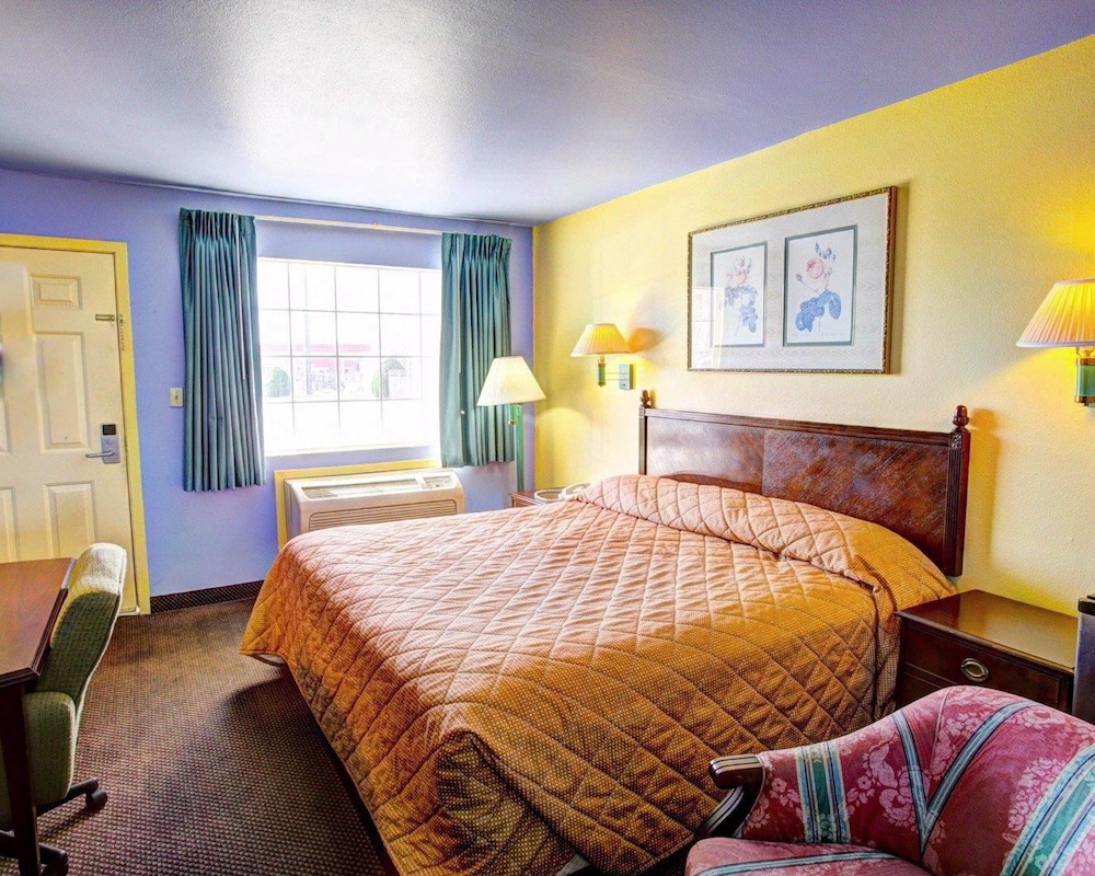 Rodeway Inn 13/22