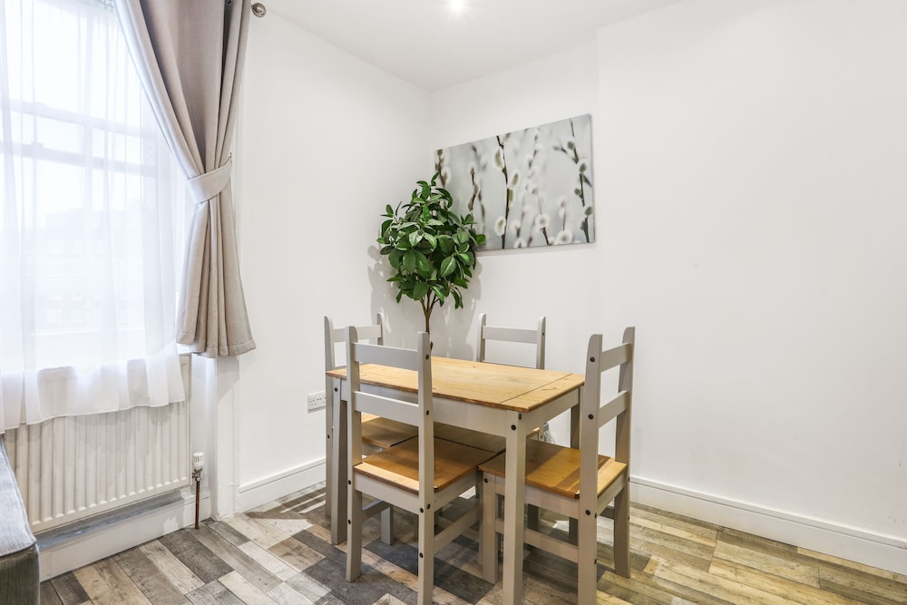 Assaha Hyde Park Apartments 20/50