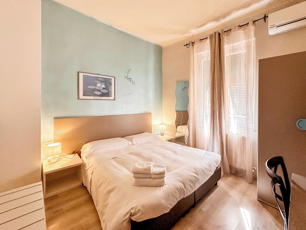 2 BEDROOMS, QUADRUPLE