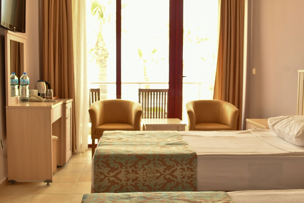 Grand Sahin s Gumuldur Resort 23/82