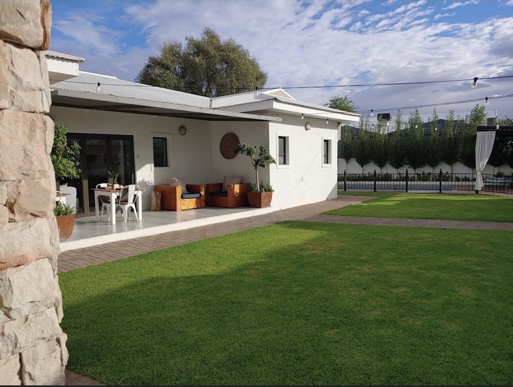 The Maxton Boutique Hotel 39/45