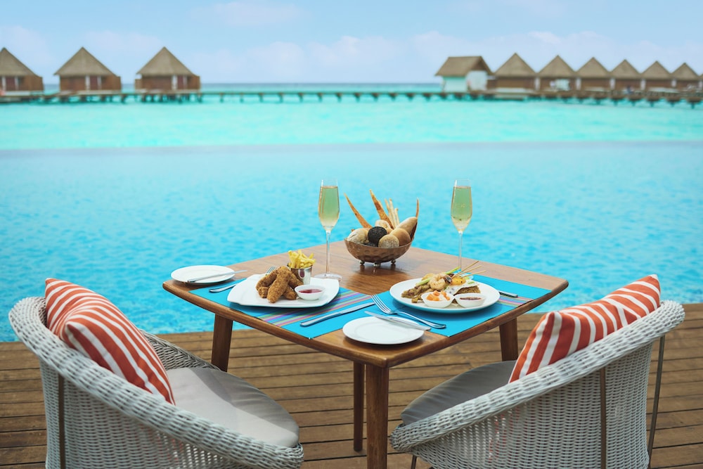 Mercure Maldives Kooddoo Resort 60/73