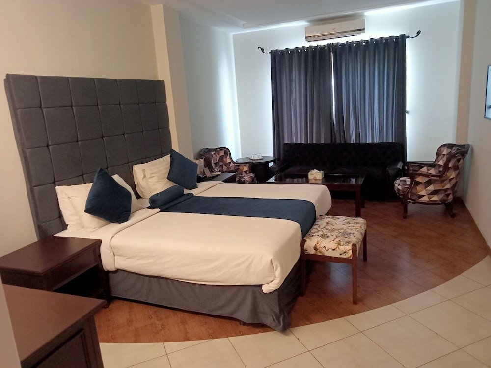 Grand Regency Hotel 18/50