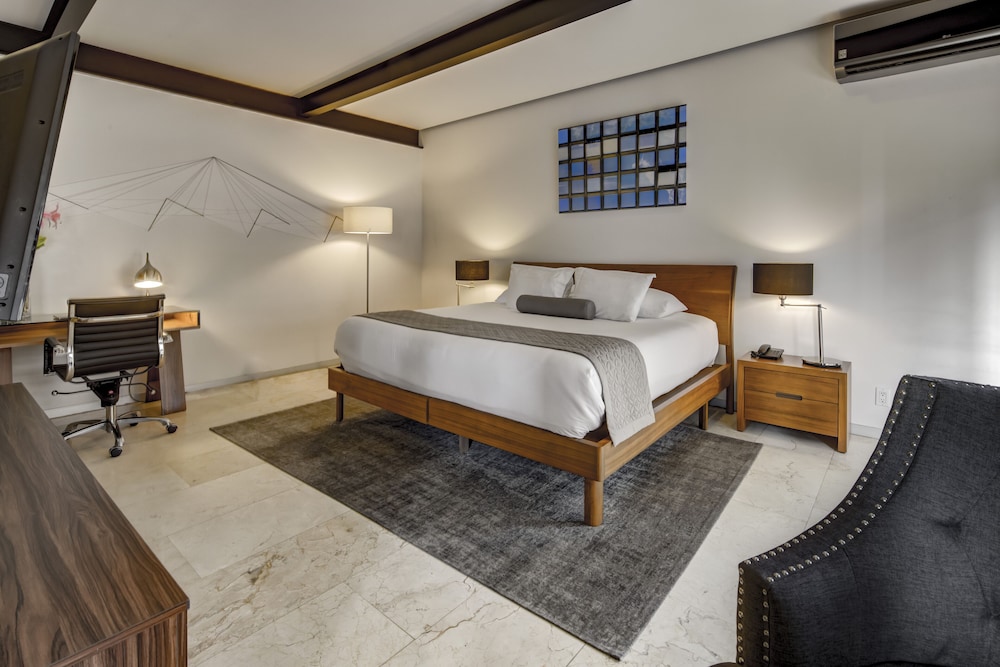 PRESIDENTIAL, SUITE